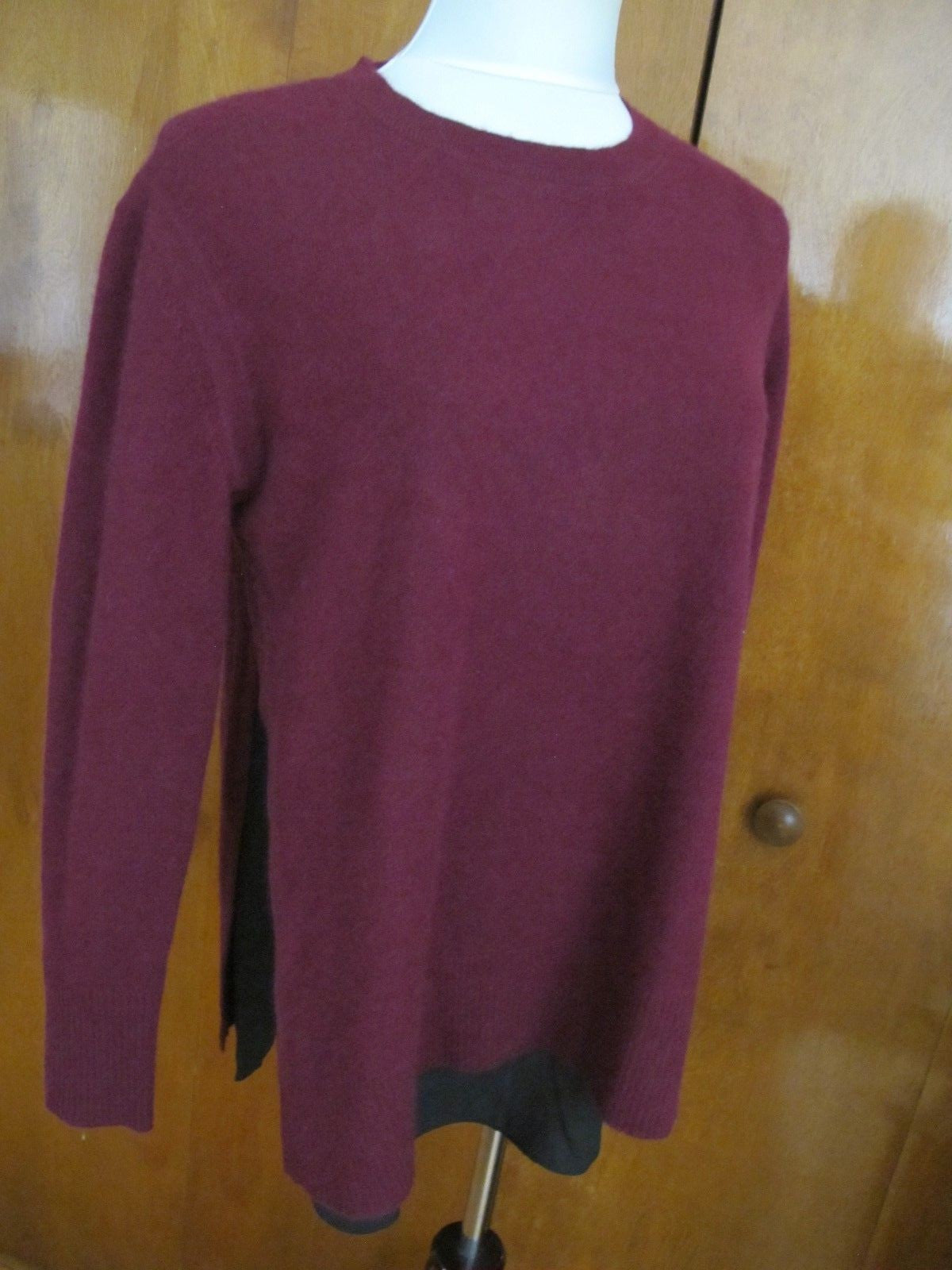 Bloomingdale’s women burgundy detailed cashmere sweater New Sz. XS,S,XL bit big