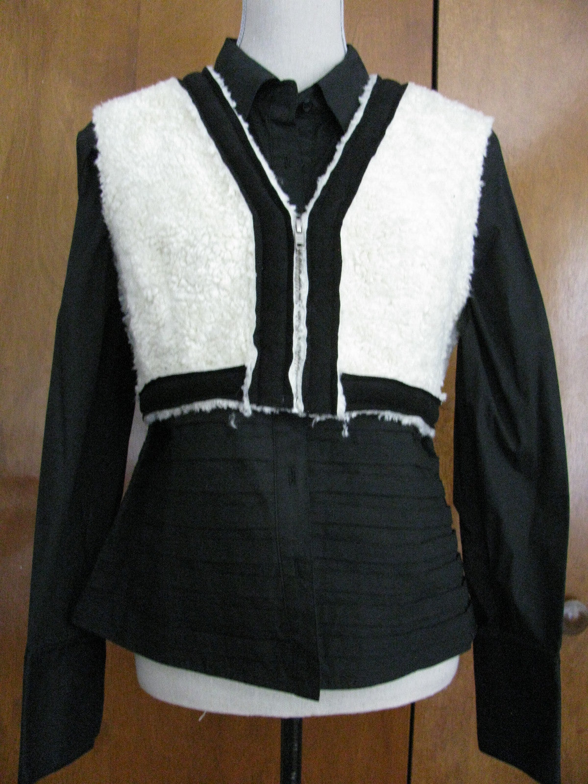 Aiko women's cream/black trimmed isolated vest size medium retail $168 NWT