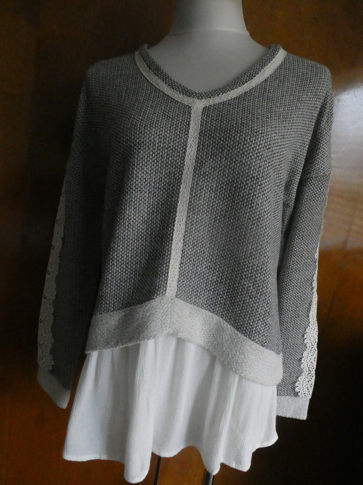 HANNAH Women's Soft V-neck Long Sleeves Sweater Gray Size Medium