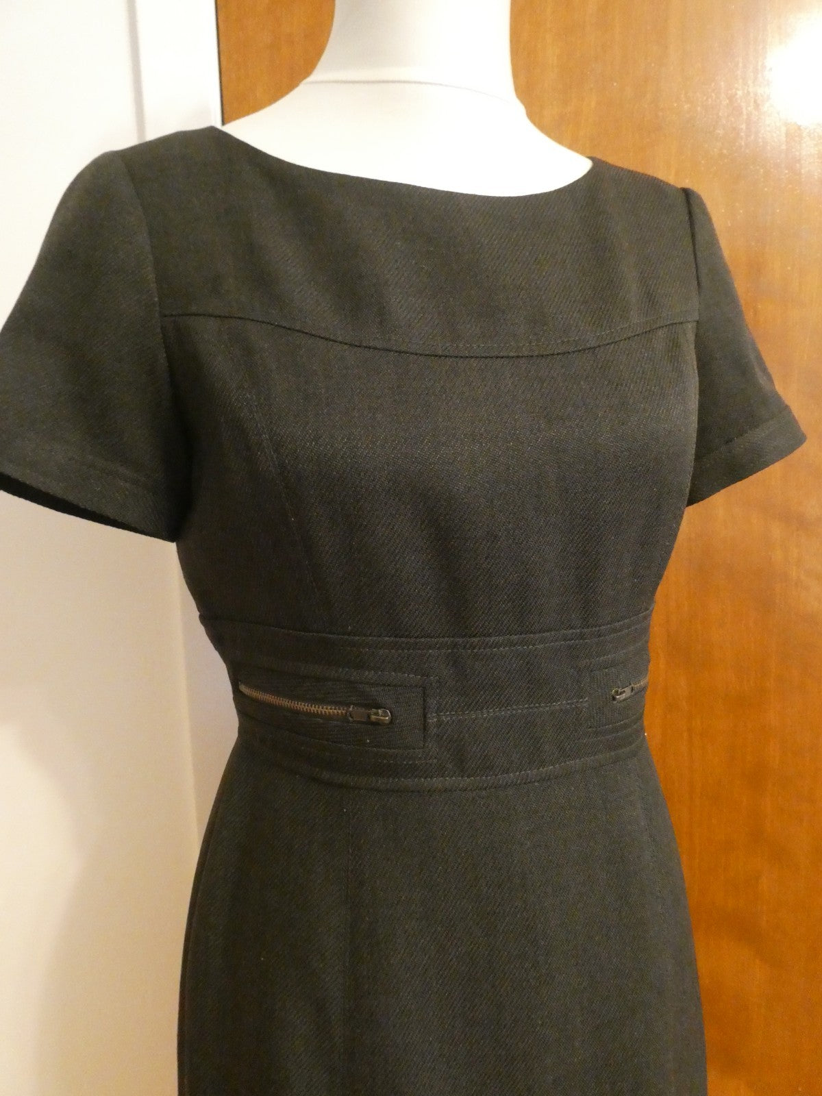 Tahari Arthur S. Levine Women Dark Brown Sheath Dress Lined Slit Back Slit SZ 4