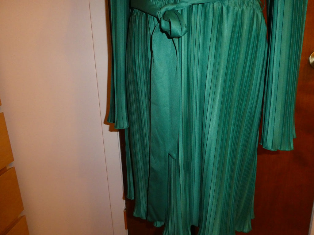 Olivia & Mckaylie Women Green Pleated Dress Long Sleeve Gold Tone Detail Large