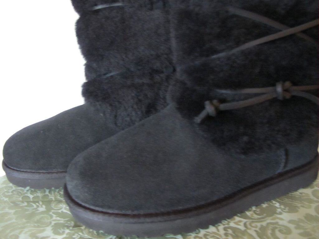Ugg Australia women’s black suede and sheepskin New boots 