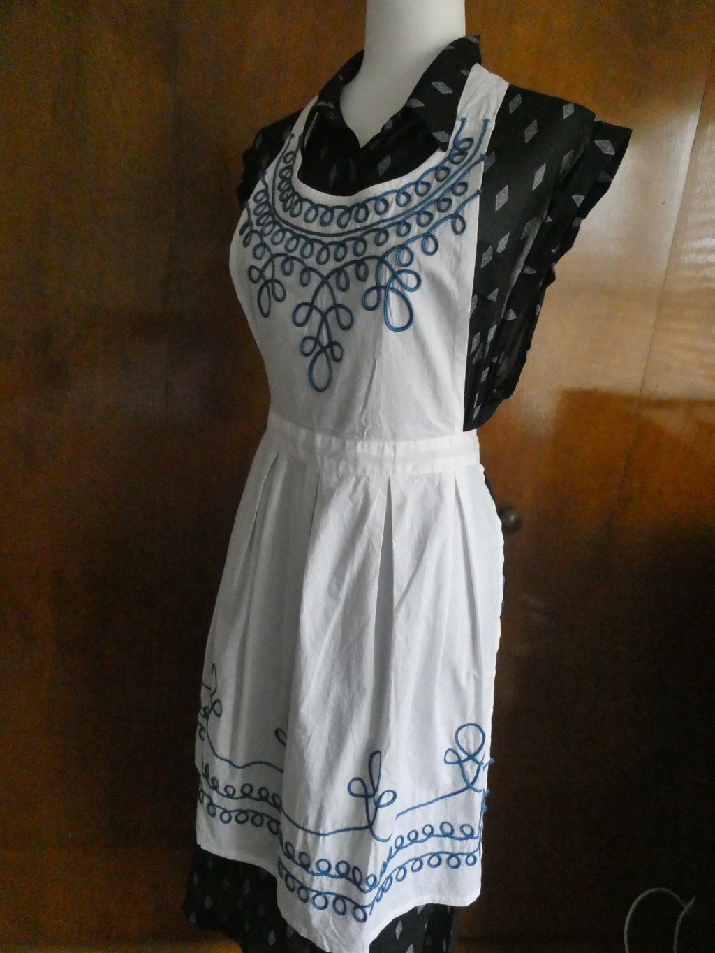 Anthropologie Apron Halter Embroidered Blue White Cotton Kitchen New One Size