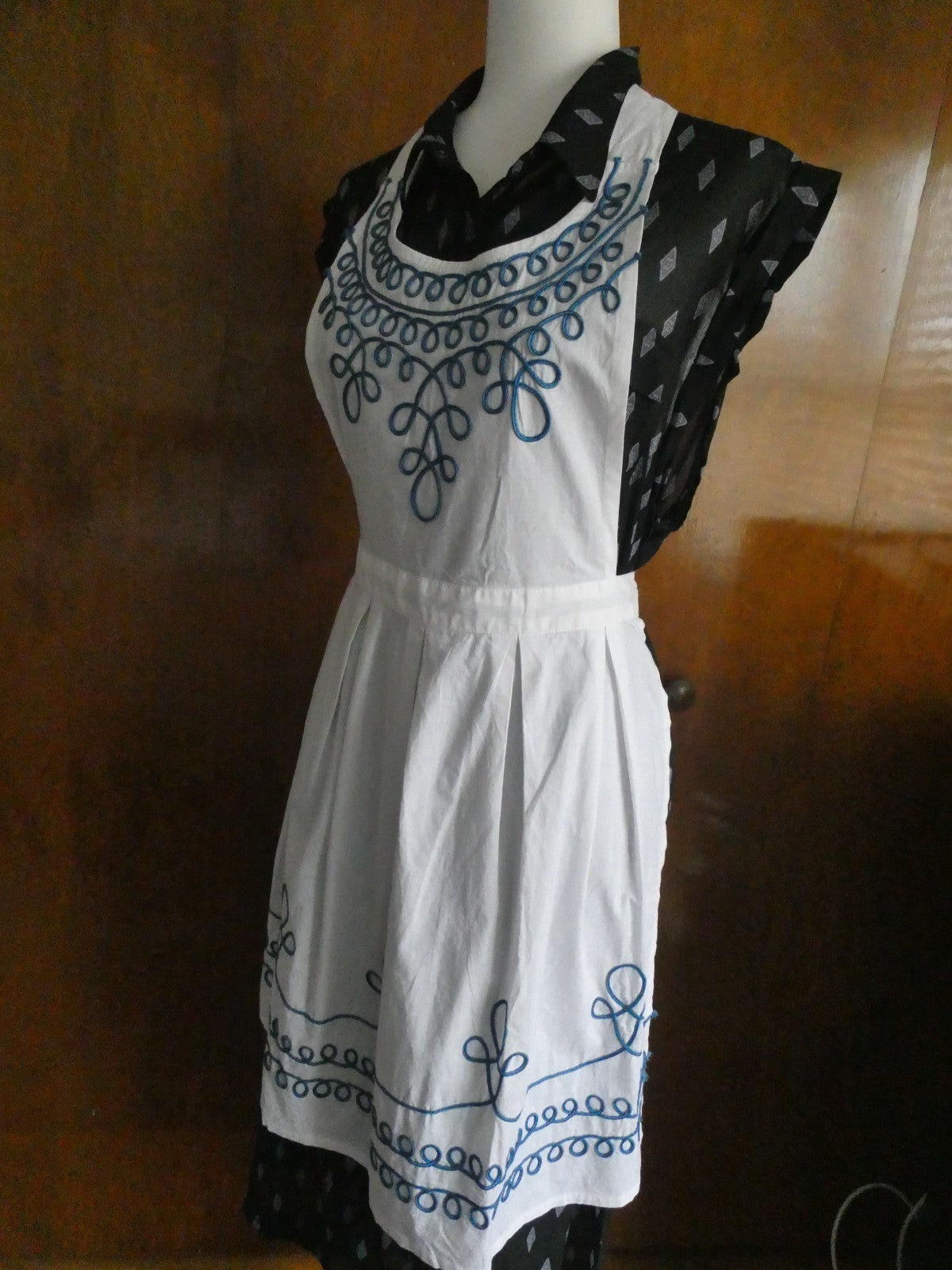 Anthropologie Apron Halter Embroidered Blue White Cotton Kitchen New One Size