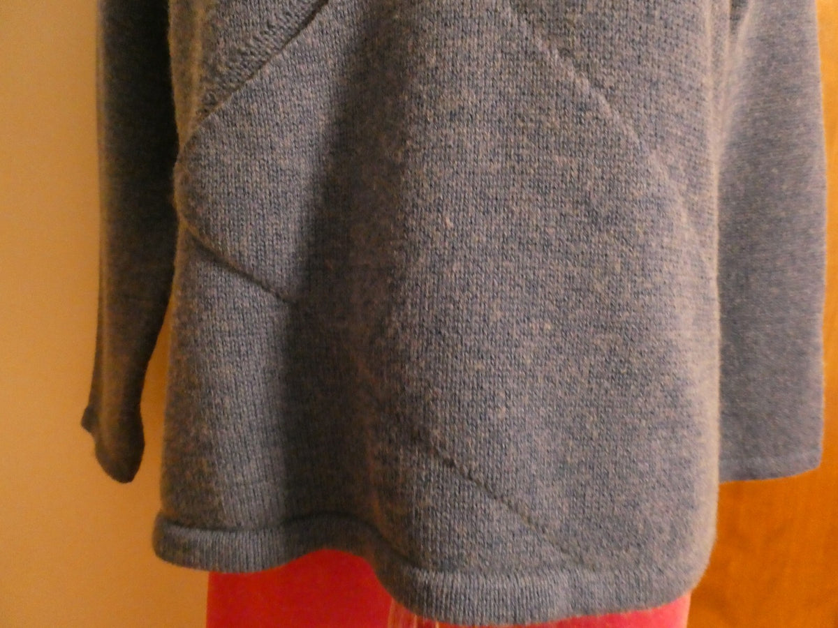 Aceka  women's dusty blue sweater size PM preowned