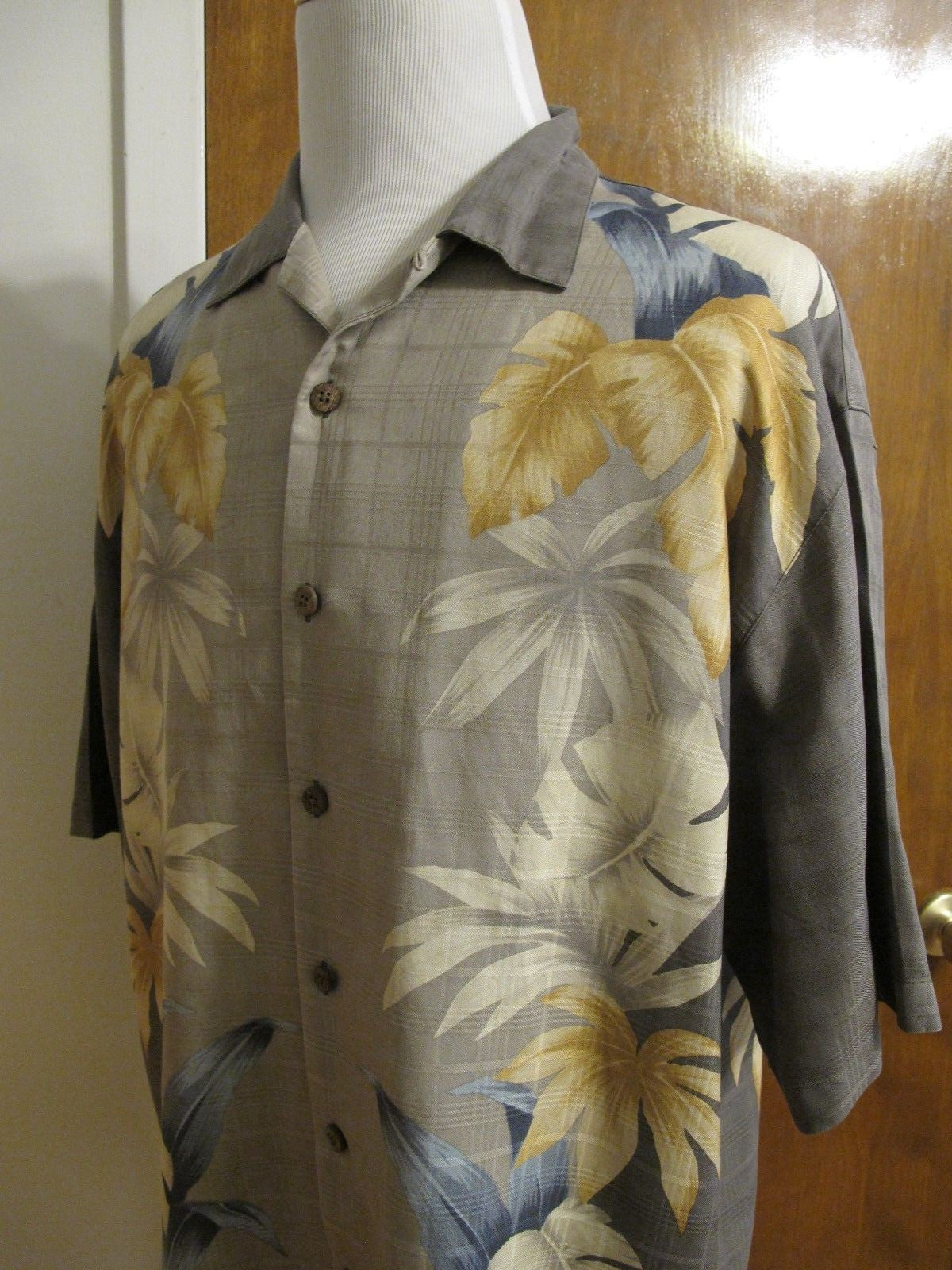 Tommy Bahama Men's Silk Multi Color Beige Gray Floral Shirt Size Large Nice