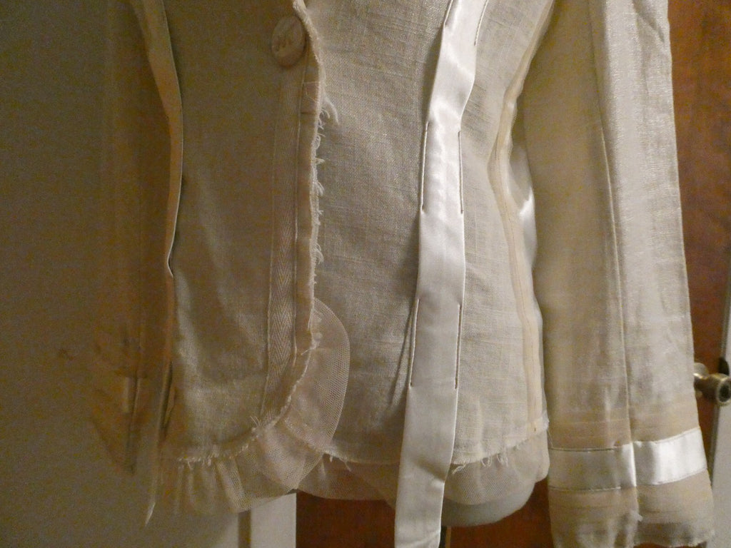 Hugging Kissing women's cream unique elegant piece shiny linen blazer size Small