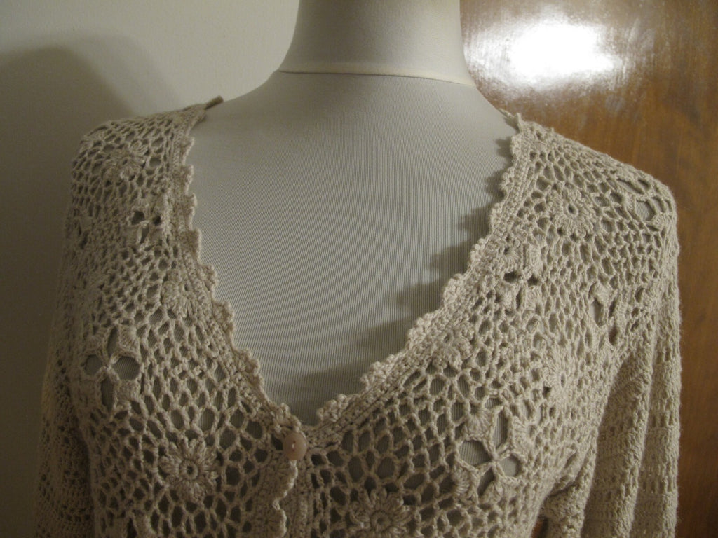 Women's beige knitted gorgeous buttoned cardigan S/M from Italy.