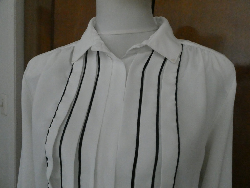 Nicola women's Ivory long sleeveless detailed top size 10