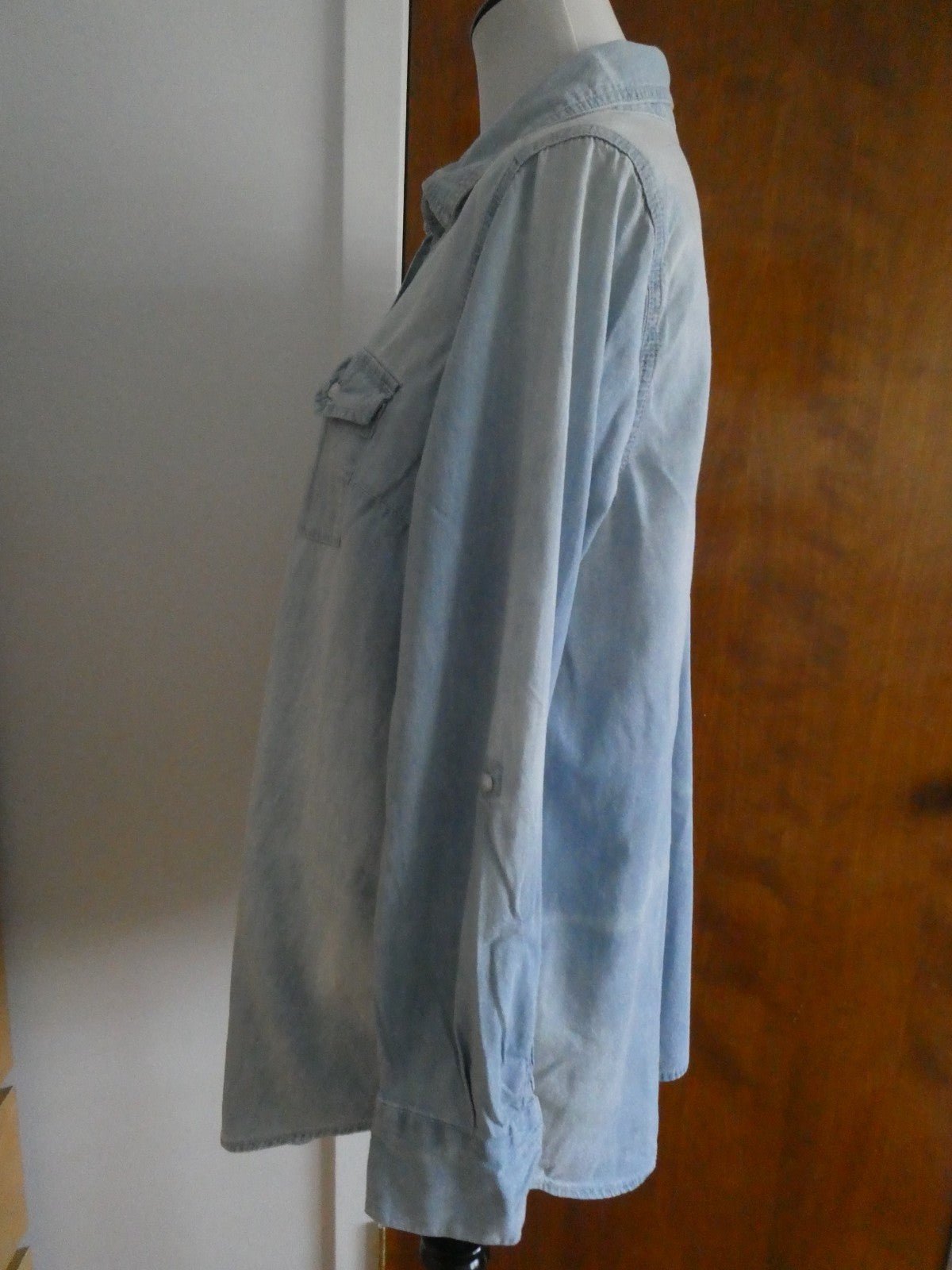 Liz Lange Size Large Maternity Top Blue Chambray Long Sleeve Henley