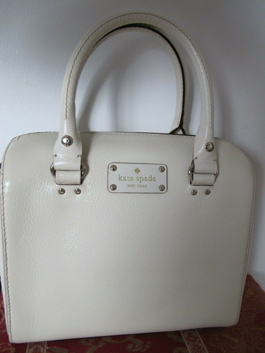 Kate Spade Women’s Gorgeous off white pebbled leather  purse bag 