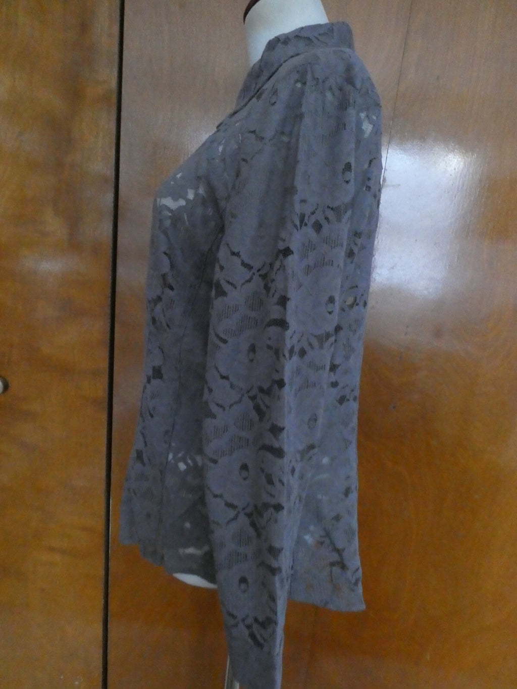 New York & Company women's gray fabric craft embroidered blouse Large