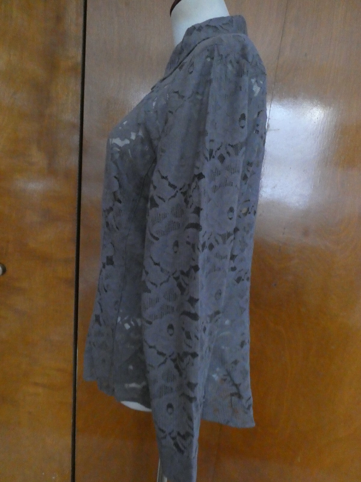 New York & Company women's gray fabric craft embroidered blouse Large