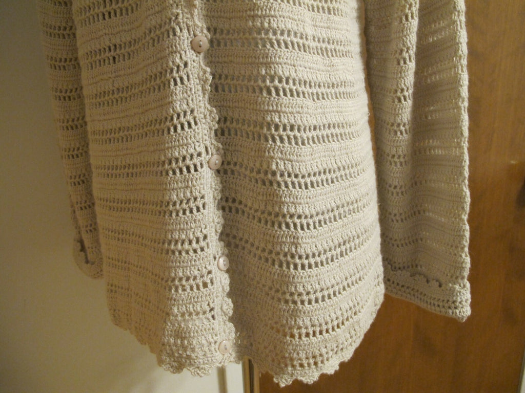 Women's beige knitted gorgeous buttoned cardigan S/M from Italy.