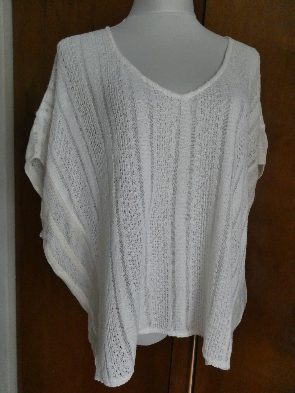Sanctuary women’s white crochet dolman sleeves top Medium 
