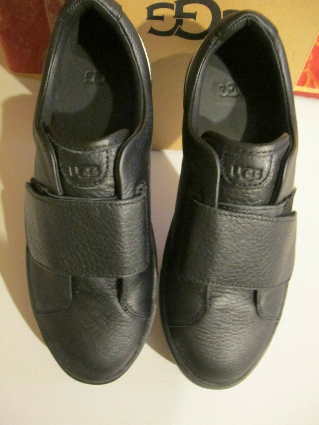 UGG Australia Neri Women's Black Leather Fashion Sneaker Size 7.5