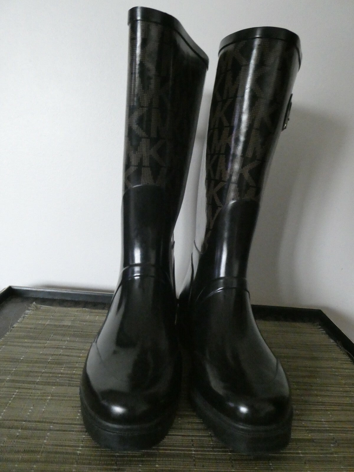 Michael Kors women's black/ brown round toe rain boots size 6M