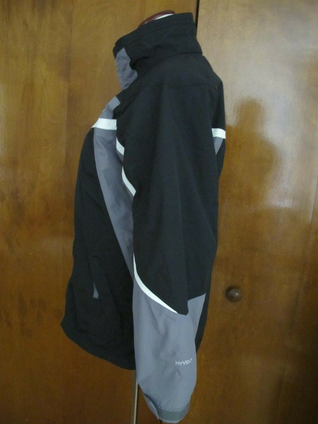The North Face black boys XL zip out fleece jacket can be worn 2 different ways