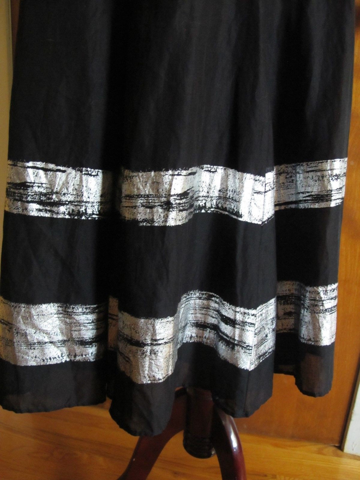 Calvin Klein women's black lined lightweight soft fabric skirt size 2