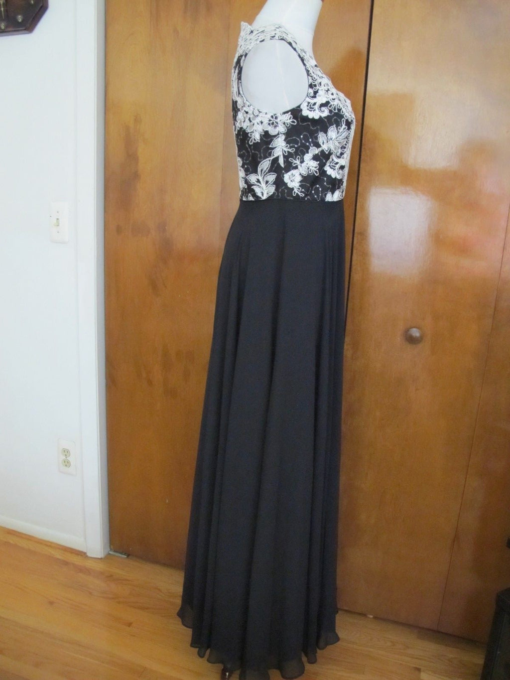 Aidan Mattox Women's Black Detailed Floral Lace Evening Maxi A-line Dress 4 New