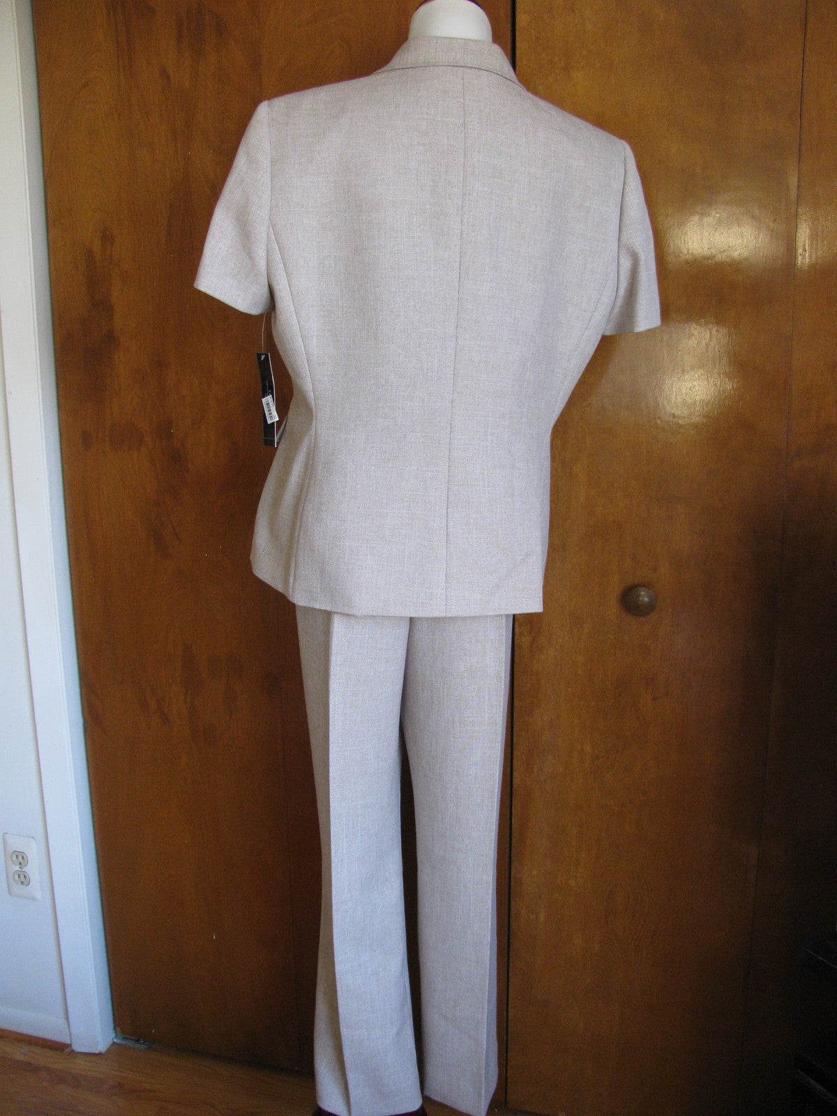 Tahari Asl Beige Women’s Beige Pant Suit Set Size 16P New
