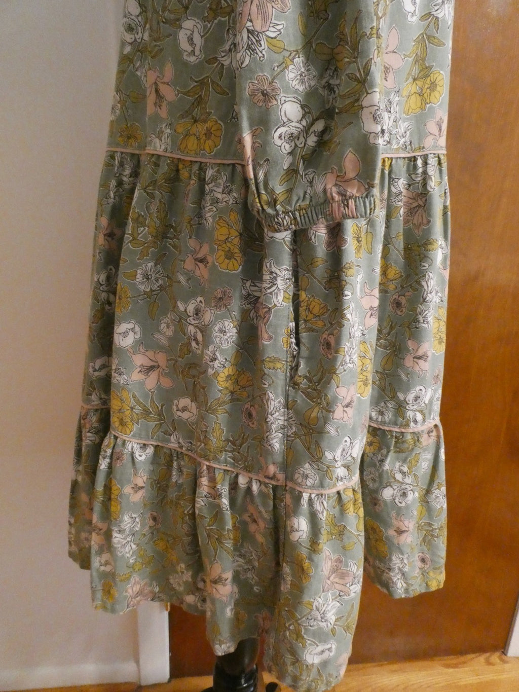 Cynthia Rowley Floral Print ¾ Sleeves Tiered Dress Sz Small 55% Linen 45% Rayon