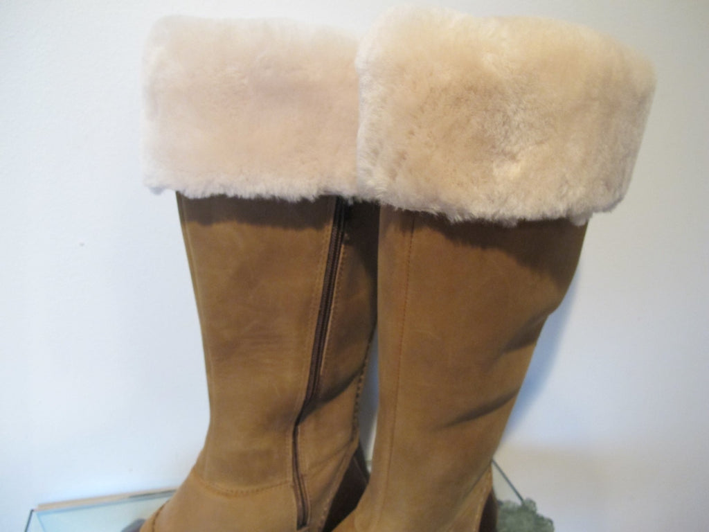 UGG Australia women’s beige brown waterproof New boots (runs small)