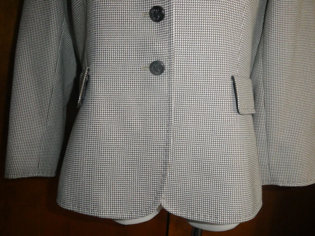Tahari Asl Women Beige Gorgeous Blazer size 12 (can fit size 10)
