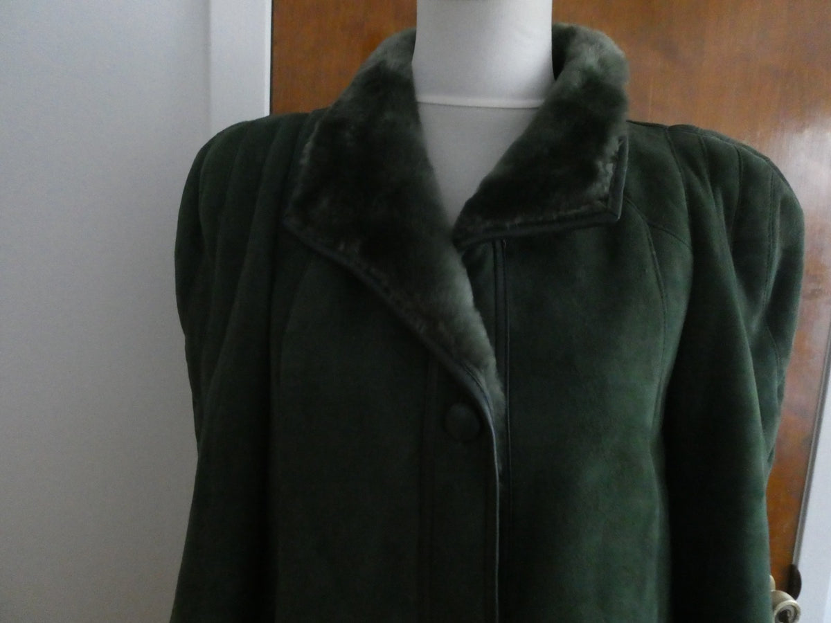 Women’s Green Shearling Sheepskin Mid-Long Winter Coat Made in Spain Size 10 NWT