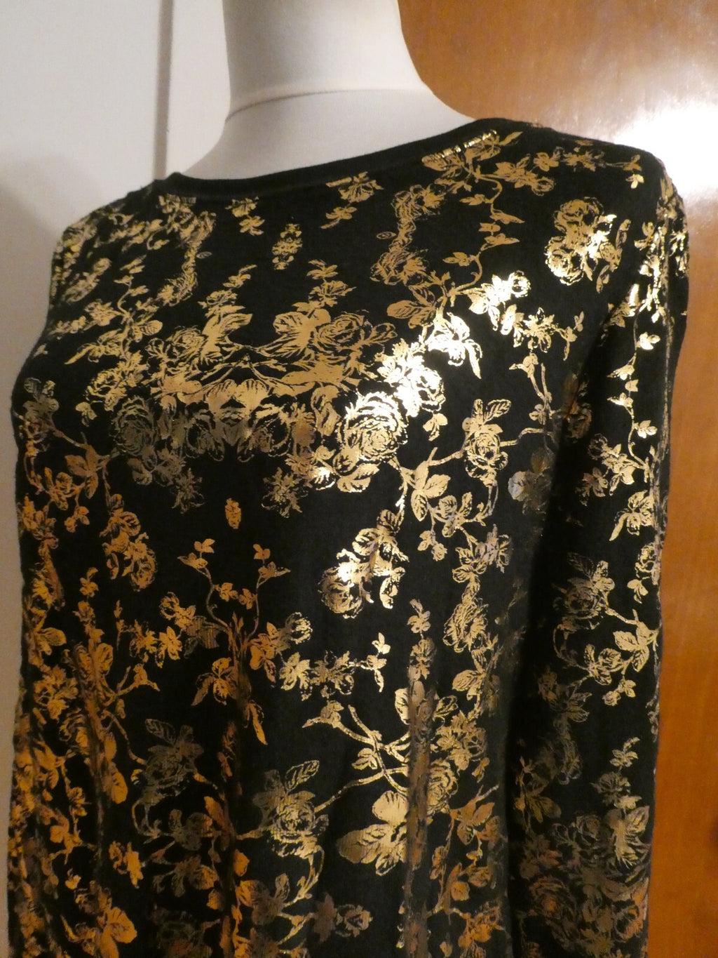 Wildfox Women's Black Gold Metallic Print Sweater Size Medium NEW