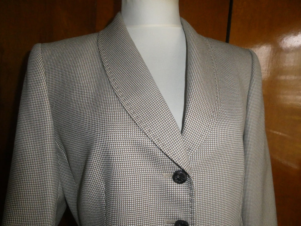 Tahari Asl Women Beige Gorgeous Blazer size 12 (can fit size 10)