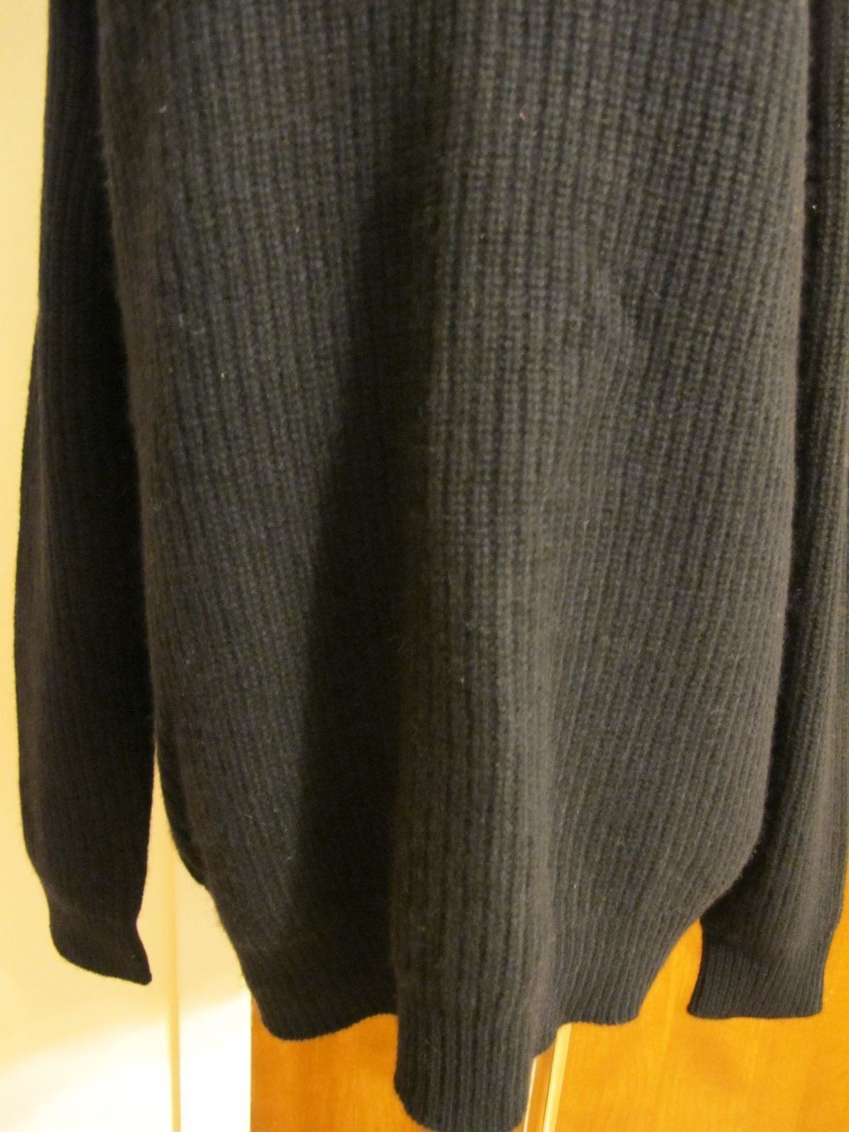 Aqua Women's Black Cashmere Cold-Shoulder Detailed Sweater S 