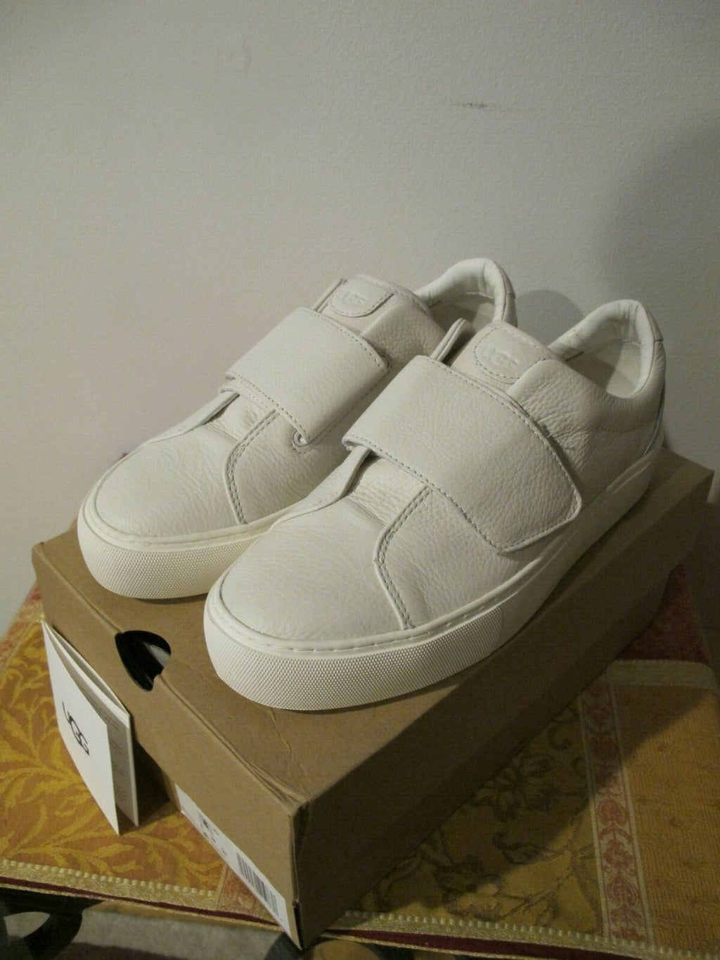 UGG Australia Neri Women's White Leather Fashion Sneaker Size 8 Style# 1106621