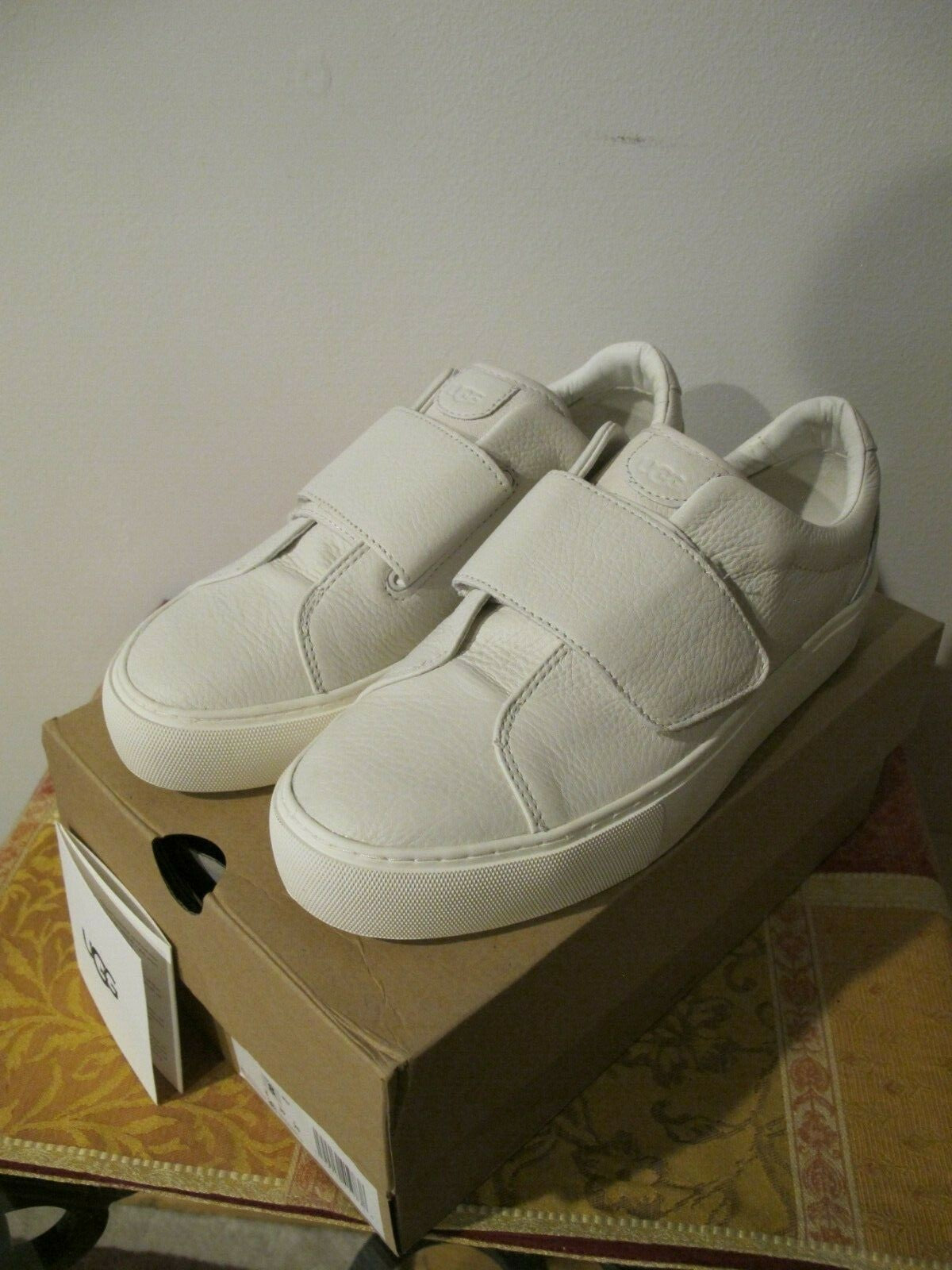 UGG Australia Neri Women's White Leather Fashion Sneaker Size 8 Style# 1106621