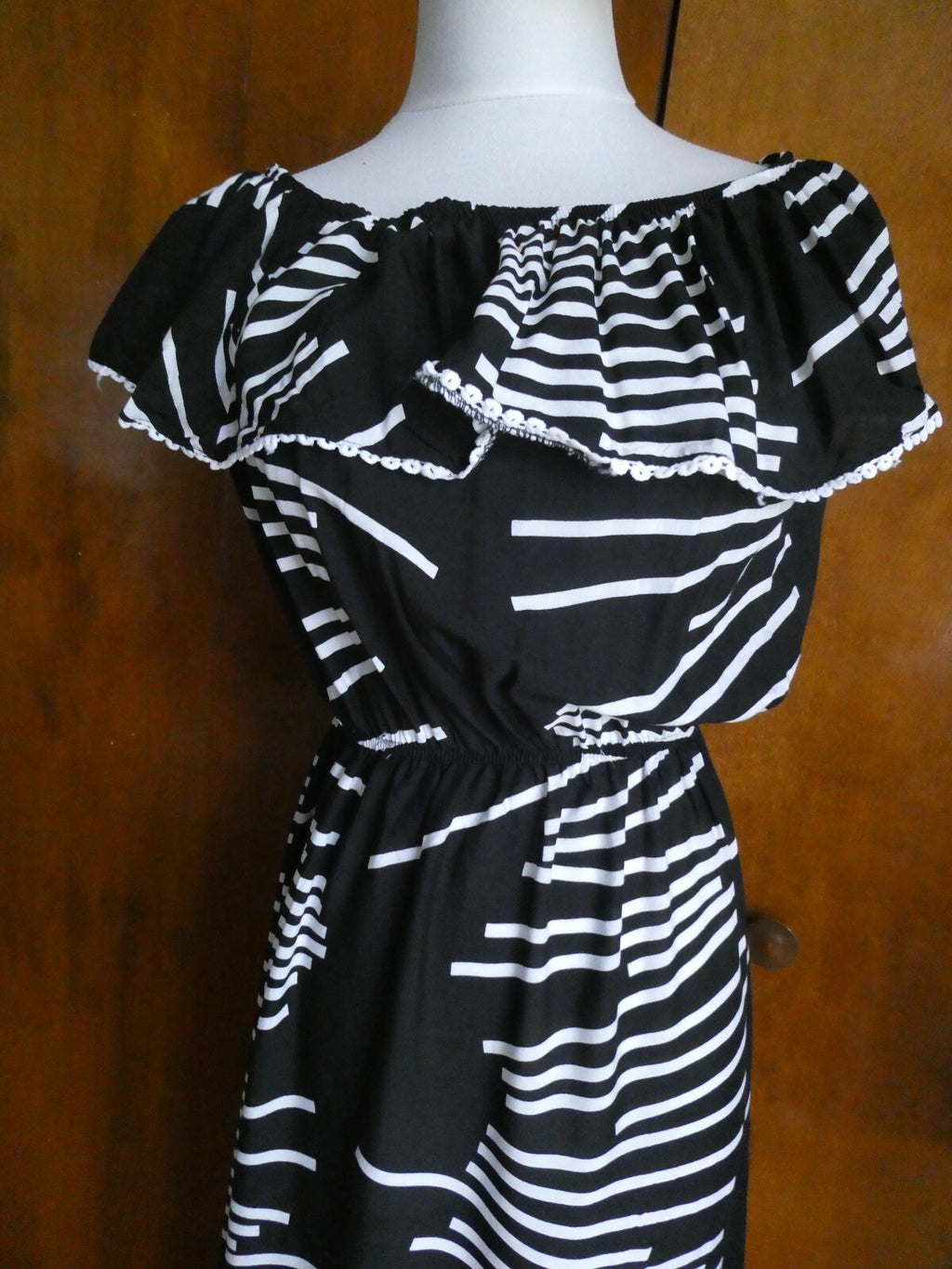 J.Stars Sexy Maxi Dress Off The Shoulders Ruffles Multi-Color Black/White L/XL
