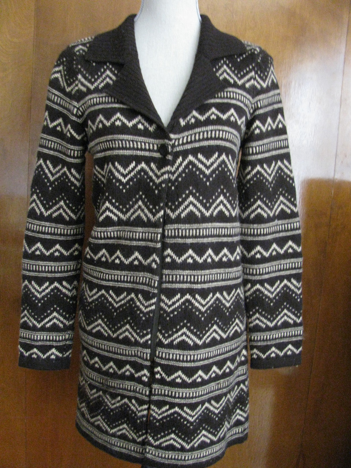 Liz Claiborne Women Brown Ivory Long Button Closured Cardigan And Sweater Small